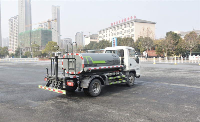 ���،���С�͞�ˮ܇